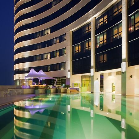 Symphony Style Hotel Kuwait Salmiya Exterior foto The swimming pool at the hotel