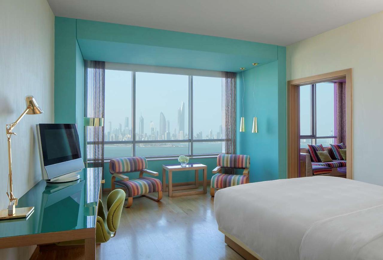Symphony Style Hotel Kuwait Salmiya Exterior foto A room at the hotel