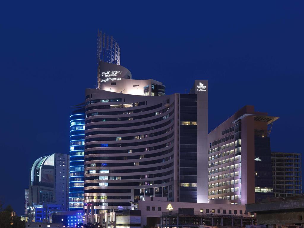 Symphony Style Hotel Kuwait Salmiya Exterior foto The hotel at night